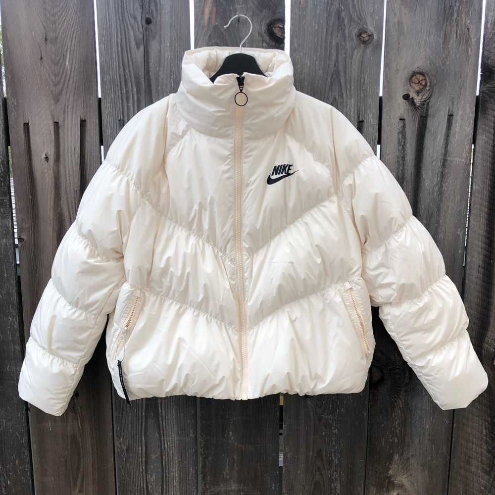 BRAND NEW NIKE PUFFER JACKET